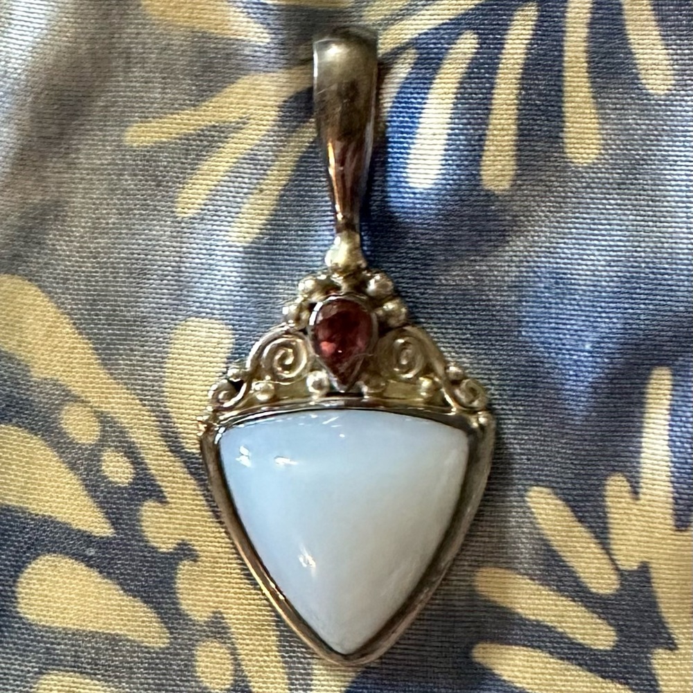 Sajen Cabochon Chalcedony Sterling Silver Pendant